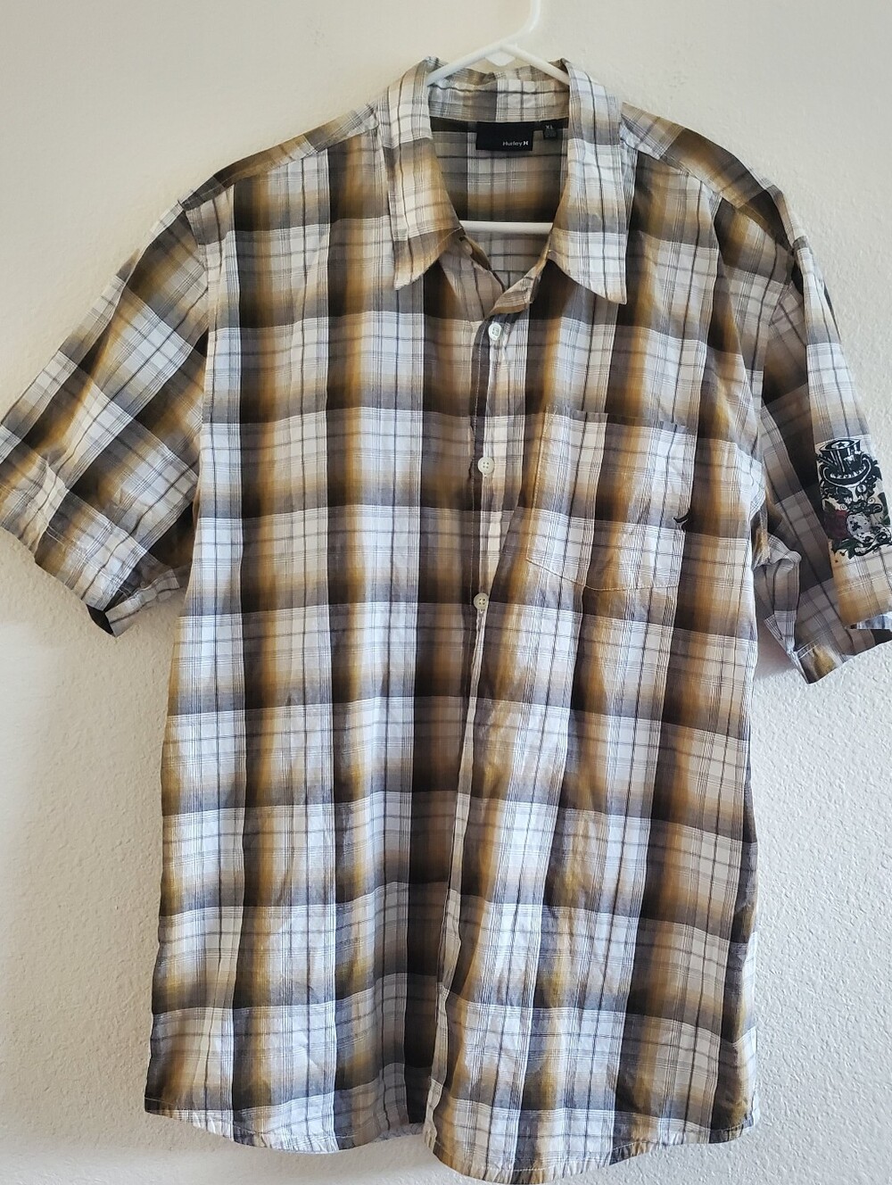 Hurley Men’s Brown and White Plaid Short-Sleeve Button-Down Shirt